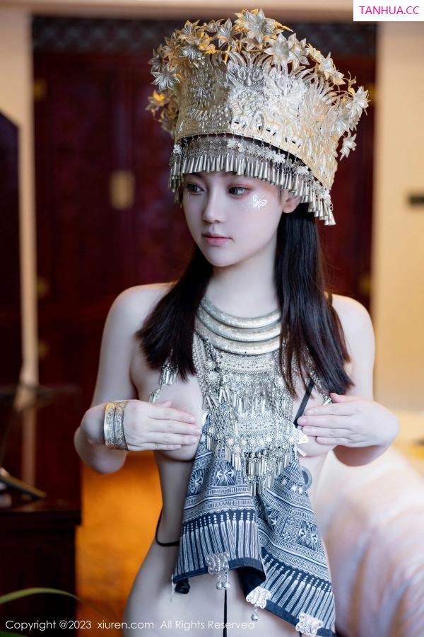 豆瓣酱  [XiuRen]高清写真图 2023.09.27 No.7448 豆瓣酱 苗族服饰第35张图片